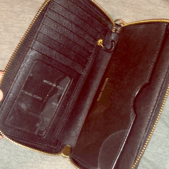 Michael Kors Handbags - MK Wallet Black with Gold Zipper Michael Kors Handbags - MK Wallet Black with Gold Zipper